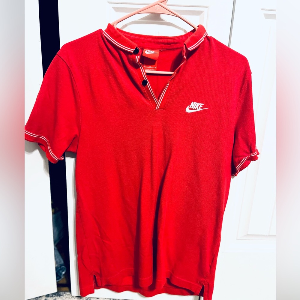 Nike Dress Shirt Size: Medium